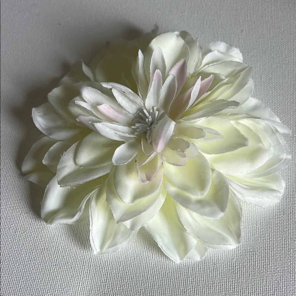 Elegant Floral Hair Clip - Cream and Pink